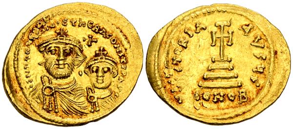 1025 - HERACLIO y HERACLIO CONSTANTINO. Sólido. (Au. 4,50g/23mm). 626-629 d.C. Constantinopla. (Seaby 743). Anv: Bustos coronados y drapeados de frente de Heraclio y Heraclio Constantino, sobre ellos cruz, alrededor leyenda: dd NN hЄRACLIЧS Єt hЄRA CONSt P  P AV. Rev: Cruz potenzada sobre tres escalones, debajo: CONOB, alrededor leyenda: VICTORIA-AVϚЧ H. EBC-. Precioso ejemplar.  - 550€