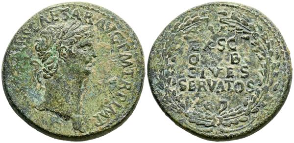 648 - CLAUDIO I. Sestercio. (Ae. 25,55g/35mm). 41-54 d.C. Roma. (RIC 96). Anv: Cabeza laureada de Claudio I a derecha, alrededor leyenda: TI CLAVDIVS CAESAR AVG P M TR P IMP. Rev: Leyenda. EX SC/OB/CIVES/SERVATOS, dentro de corona de laurel. MBC. Raro ejemplar. - 500€