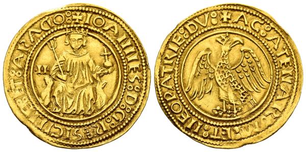 767 - JUAN II DE ARAGÓN (1458-1478). Real de Oro. (Au. 3,94g/26mm). Sicilia (Cru.V.S. 968). Anv: Juan II sentado de frente con cetro y globo crucífero y marca II a izquierda, en leyenda: IOANNES D G R SICILIE ET ARAGO. Rev: Aguila con alas extendidas y coronadas, alrededor leyenda: AC ATENARVM ET NEOPATRIE DVX.  MBC+. Precioso ejemplar. Escaso.<BR><BR>La vida de este noble de Castilla, infante y posterior rey de Aragón, lugarteniente de Sicilia, rey de Navarra y gobernante de hecho de Castilla,  se vio marcada, por dos obsesiones: ser rey de Castilla, su lugar de nacimiento y frenar a su gran rival europeo: Francia. Supo entender y conjugar ambas ya que desde un principio entendió que ni Castilla ni Aragón por separado podían hacer frente a la potencia del vecino del norte, pero juntos sí estaban en condiciones de hacerlo. Cuando el 27 de junio de 1458 murió, su hermano, Alfonso V, Juan II fue reconocido como rey de Aragón y heredero, por tanto de los diversos estados de la Corona: Sicilia, Cerdeña, Córcega, Atenas y Neopatria, Rosellón, Cerdaña, Aragón, Cataluña, Valencia y Mallorca, quedando bajo dominio del nuevo monarca. Un nuevo imperio estaba en ciernes. - 4.000€