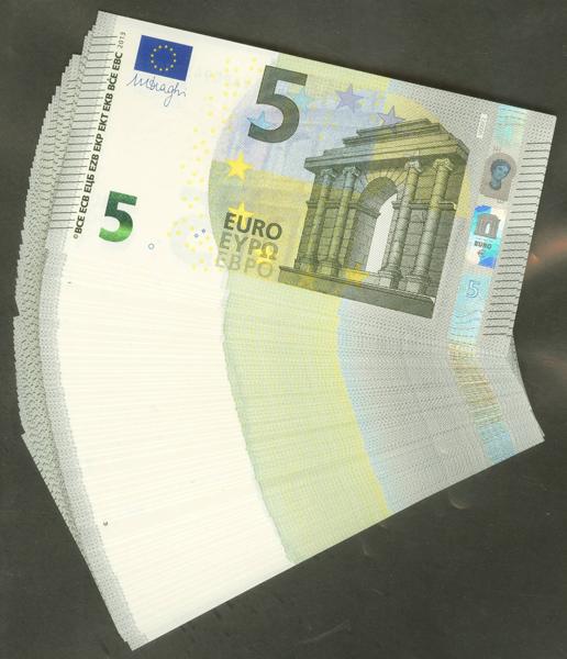 Lote de 3 billetes 5 Euros. 1 Enero 2002. Serie  - Monedalia.es -  Subastas Numismáticas