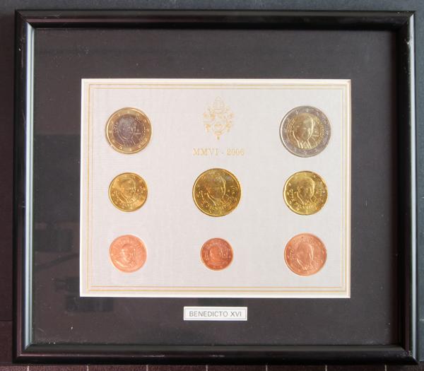 M0000005529 - World coins